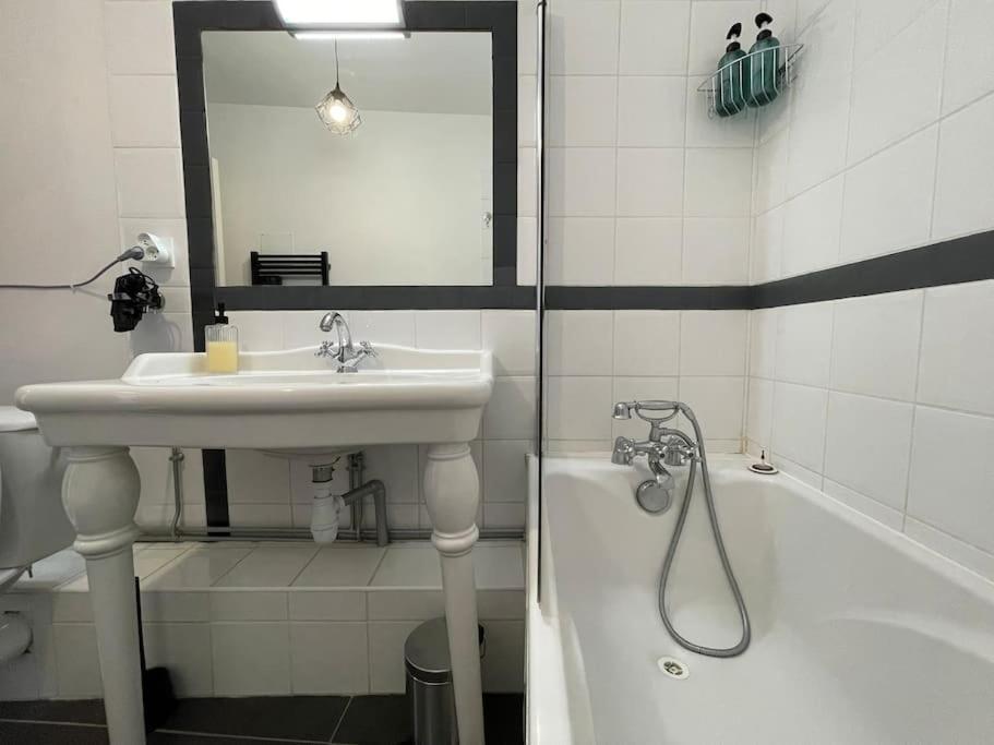 L'Appartement Tomey Avec Parking カルカソンヌ エクステリア 写真